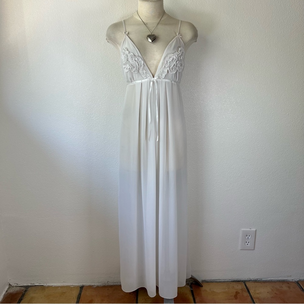Elegant White Lace Nightgown